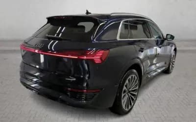 Vendo Audi Q8 e-Tron 2023 - 55000 EUR, 9800 km - AUTO.MOTO.pt