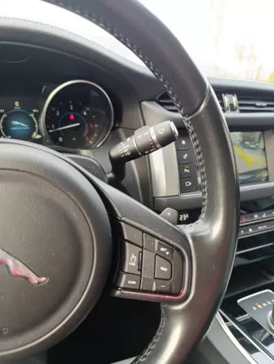 Sell Jaguar XF 2017 - 19900 EUR, 173000 km - AUTO.MOTO.pt