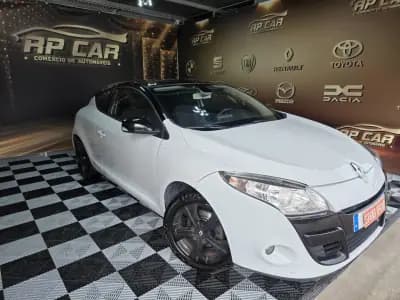 Vendo Renault Mégane Coupe 2011 - 7490 EUR, 258000 km - AUTO.MOTO.pt