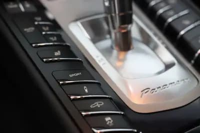 Vendo Porsche Panamera 2016 - 53900 EUR, 92706 km - AUTO.MOTO.pt