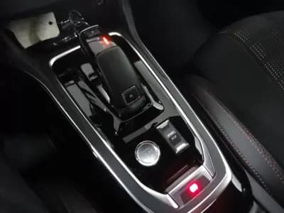 Sell Peugeot 308 2020 - 15500 EUR, 60000 km - AUTO.MOTO.pt