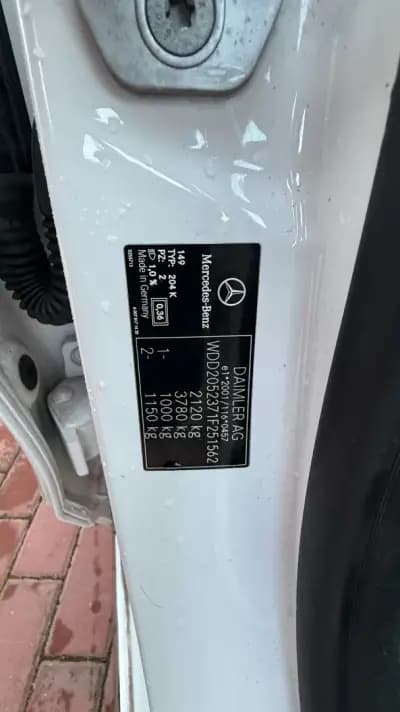 Vendo Mercedes-Benz C 200 2015 - 15490 EUR, 230000 km - AUTO.MOTO.pt