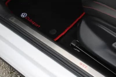 Vendo Volkswagen Golf 2017 - 33990 EUR, 55000 km - AUTO.MOTO.pt