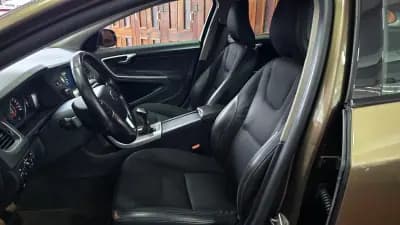 Vendo Volvo V60 Cross Country 2016 - 18180 EUR, 138731 km - AUTO.MOTO.pt