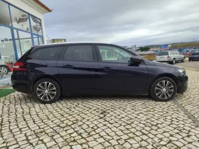 Vendo Peugeot 308 2015 - 11900 EUR, 151000 km - AUTO.MOTO.pt