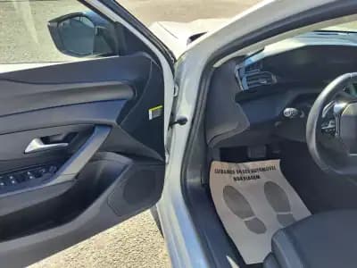 Vendo Peugeot 308 SW 2023 - 21990 EUR, 116470 km - AUTO.MOTO.pt