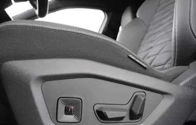 Sell Peugeot E-3008 2024 - 33000 EUR, 12000 km - AUTO.MOTO.pt