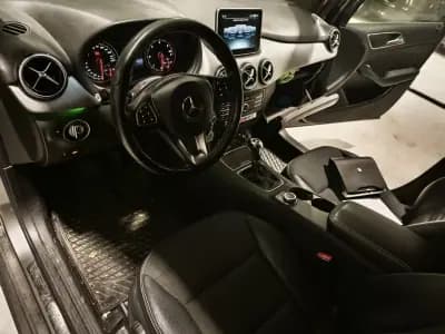 Vendo Mercedes-Benz B 200 2015 - 15500 EUR, 157500 km - AUTO.MOTO.pt