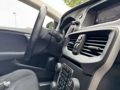 Sell Volvo V40 2017 - 14750 EUR, 138000 km - AUTO.MOTO.pt