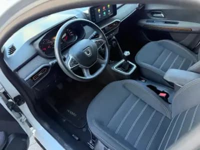 Vendo Dacia Sandero 2022 - 14500 EUR, 76000 km - AUTO.MOTO.pt