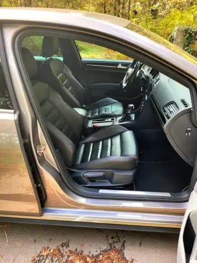 Vendo Volkswagen Golf 2015 - 16990 EUR, 218000 km - AUTO.MOTO.pt