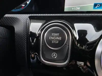 Vendo Mercedes-Benz CLA 180 2020 - 31990 EUR, 97000 km - AUTO.MOTO.pt