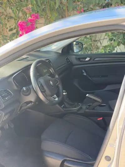 Sell Renault Mégane 2019 - 14900 EUR, 91939 km - AUTO.MOTO.pt