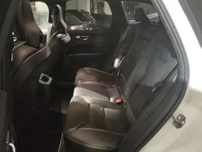 Sell Volvo XC 60 2018 - 31490 EUR, 132000 km - AUTO.MOTO.pt