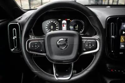 Vendo Volvo XC 40 2020 - 28980 EUR, 88796 km - AUTO.MOTO.pt