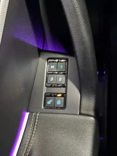 Sell Jaguar F-Pace 2016 - 30999 EUR, 144450 km - AUTO.MOTO.pt