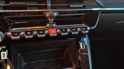 Sell Peugeot e-208 2021 - 17500 EUR, 49000 km - AUTO.MOTO.pt