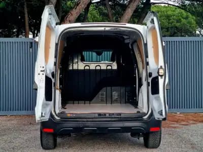 Vendo Renault Express 2021 - 13990 EUR, 121868 km - AUTO.MOTO.pt