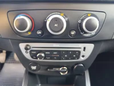 Vendo Renault Mégane Sport Tourer 2014 - 9980 EUR, 92200 km - AUTO.MOTO.pt