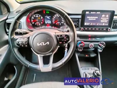 Sell Kia Stonic 2023 - 16950 EUR, 39477 km - AUTO.MOTO.pt