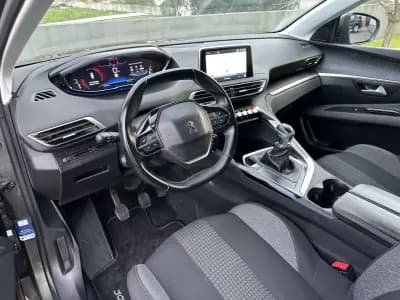 Vendo Peugeot 3008 2019 - 13900 EUR, 180000 km - AUTO.MOTO.pt