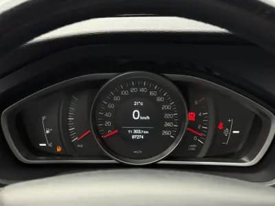 Vendo Volvo V40 2018 - 16850 EUR, 87000 km - AUTO.MOTO.pt