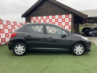 Vendo Peugeot 207 2009 - 5990 EUR, 180168 km - AUTO.MOTO.pt