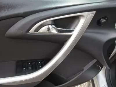 Sell Opel Astra Sports Tourer 2011 - 5990 EUR, 258000 km - AUTO.MOTO.pt