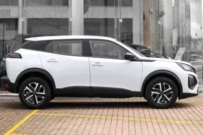 Vendo Peugeot 2008 2024 - 21450 EUR, 23450 km - AUTO.MOTO.pt