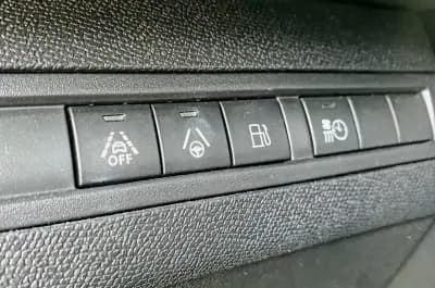 Vendo Peugeot 3008 2023 - 26990 EUR, 44700 km - AUTO.MOTO.pt