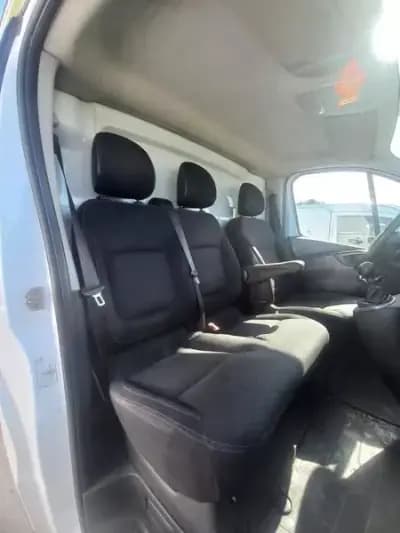Vendo Renault Trafic 2015 - 9450 EUR, 236000 km - AUTO.MOTO.pt