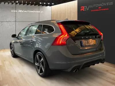 Vendo Volvo V60 2016 - 13950 EUR, 322000 km - AUTO.MOTO.pt