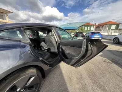Vendo Tesla Model 3 2023 - 31950 EUR, 63000 km - AUTO.MOTO.pt
