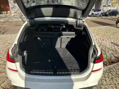 Vendo BMW 330 2019 - 30000 EUR, 210000 km - AUTO.MOTO.pt