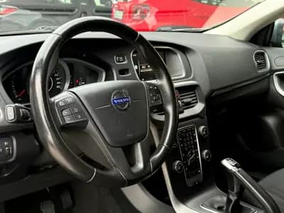 Vendo Volvo V40 2018 - 16850 EUR, 87000 km - AUTO.MOTO.pt