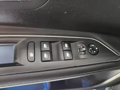 Vendo Peugeot 3008 2018 - 15992 EUR, 65181 km - AUTO.MOTO.pt