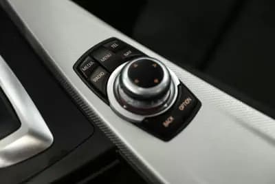 Vendo BMW 318 2015 - 20490 EUR, 163241 km - AUTO.MOTO.pt