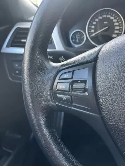 Vendo BMW 318 2015 - 13900 EUR, 260000 km - AUTO.MOTO.pt