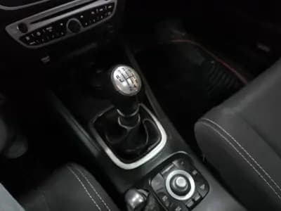 Vendo Renault Mégane Coupe 2011 - 7490 EUR, 258000 km - AUTO.MOTO.pt