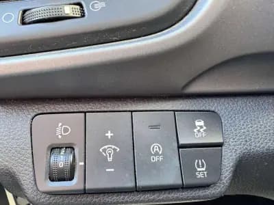 Vendo Kia Stonic 2023 - 15500 EUR, 91000 km - AUTO.MOTO.pt