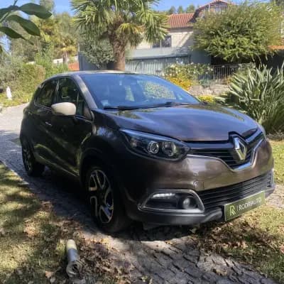 Vendo Renault Captur 2014 - 13990 EUR, 146000 km - AUTO.MOTO.pt