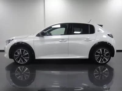 Sell Peugeot e-208 2021 - 18500 EUR, 46000 km - AUTO.MOTO.pt