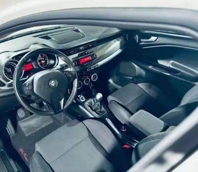 Vendo Alfa Romeo Giulietta 2012 - 13750 EUR, 119336 km - AUTO.MOTO.pt