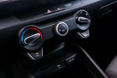 Sell Kia Stonic 2022 - 13999 EUR, 88000 km - AUTO.MOTO.pt