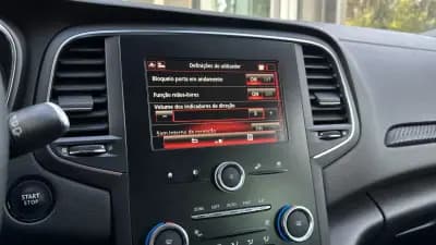 Vendo Renault Mégane Sport Tourer 2018 - 12999 EUR, 131021 km - AUTO.MOTO.pt