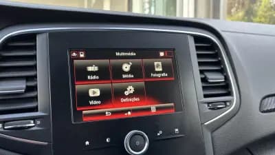 Vendo Renault Mégane Sport Tourer 2018 - 12999 EUR, 131021 km - AUTO.MOTO.pt