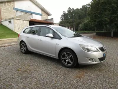 Sell Opel Astra Sports Tourer 2011 - 5990 EUR, 258000 km - AUTO.MOTO.pt