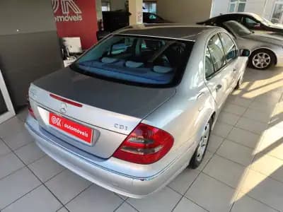 Vendo Mercedes-Benz E 220 2003 - 5500 EUR, 500000 km - AUTO.MOTO.pt