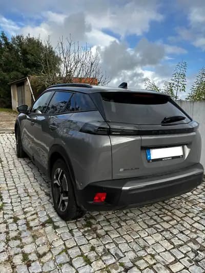 Vendo Peugeot e-2008 2025 - 28000 EUR, 10500 km - AUTO.MOTO.pt