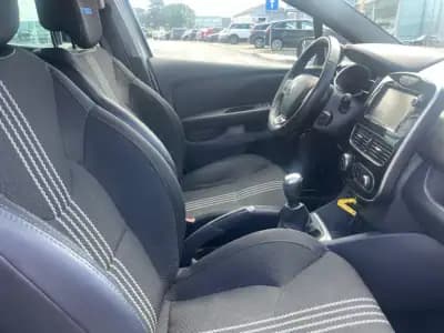 Vendo Renault Clio 2018 - 11850 EUR, 60877 km - AUTO.MOTO.pt